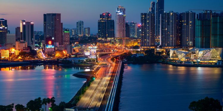Johor And Singapore Looking At Air-Conditioned Walkway To Straddle Causeway