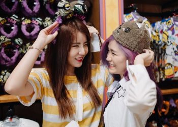 Local YouTube Duo Encourage Singaporeans to Speak Mandarin Confidently