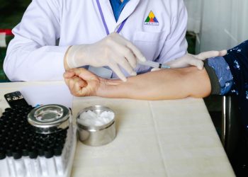 Demand in S’pore’s Healthcare Sector High; More than 6,700 Openings Available