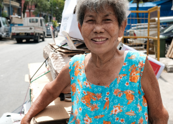 International Women’s Day: The strength of an elderly cardboard collector