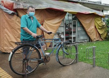 Groceries delivered: A century-old affair