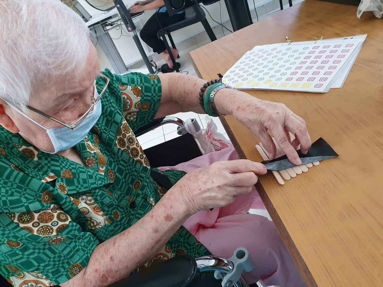 Resident from Society for the Aged Sick participating in the Seniors and Contemporary Art Project; image courtesy of Society for the Aged Sick working on her art piece